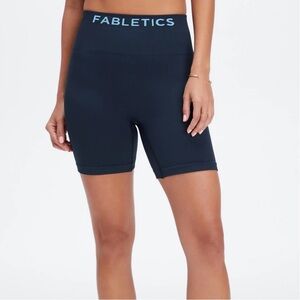 Fabletics - Sync Seamless High-Waisted 6'' Short - Thunder/Crystal Wave (Medium)